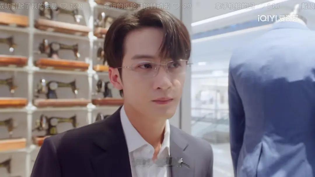 檀健次、侯明昊、丁禹兮，这些吹古颜一的到了现代剧就现形，古装现装都好看的🥜有谁
