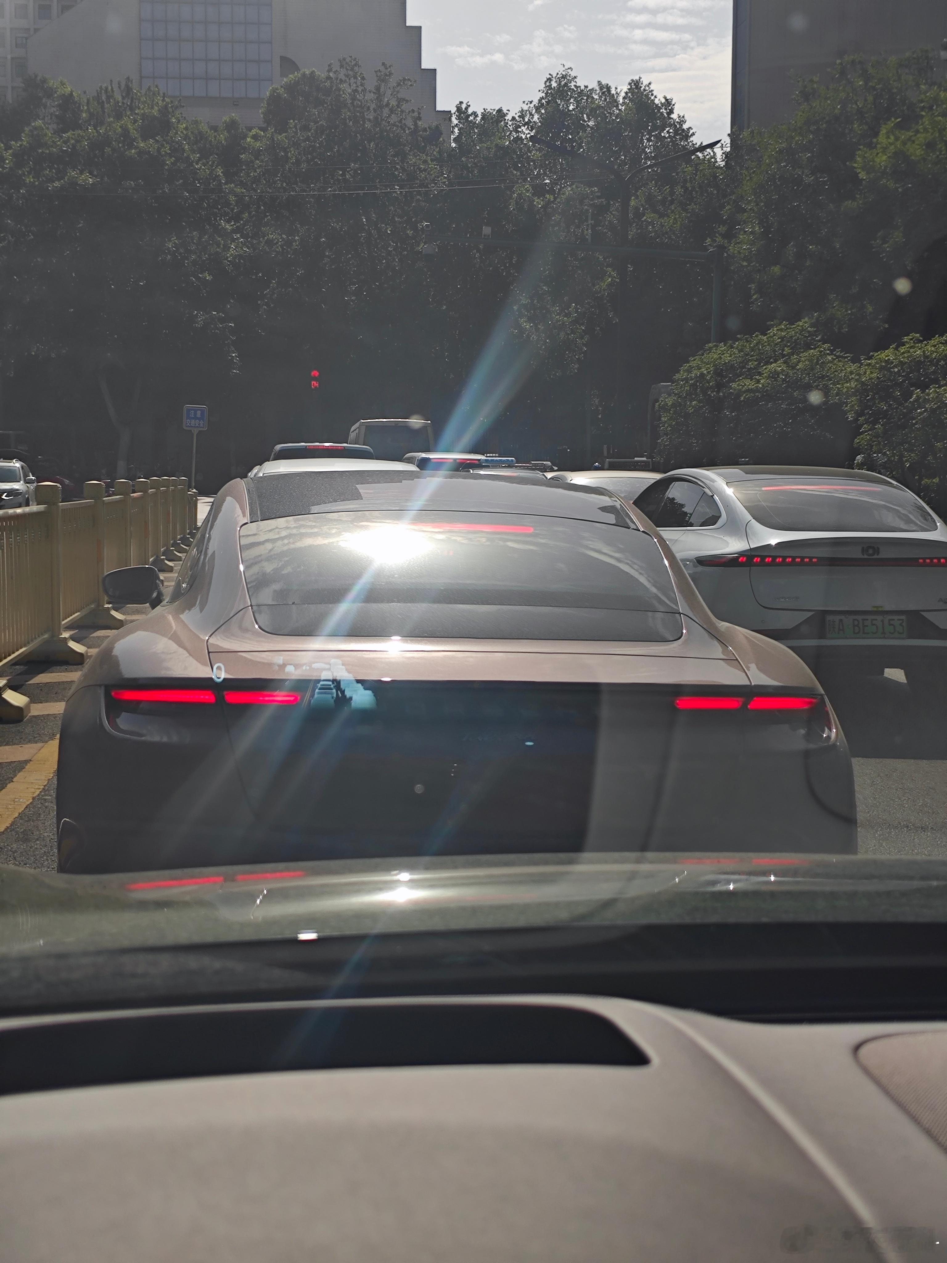 现在不靠近点真不知道是什么车