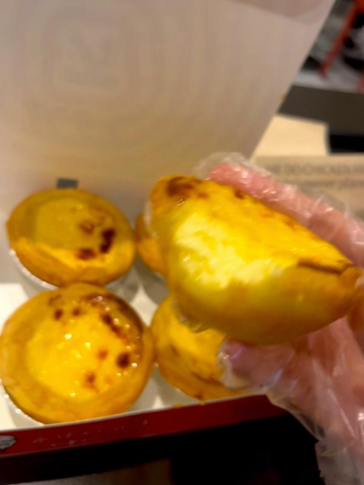 原来葡式蛋挞和葡萄没关系，作为一个蛋挞爱好者，我一直觉得KFC的蛋挞是最好吃的，