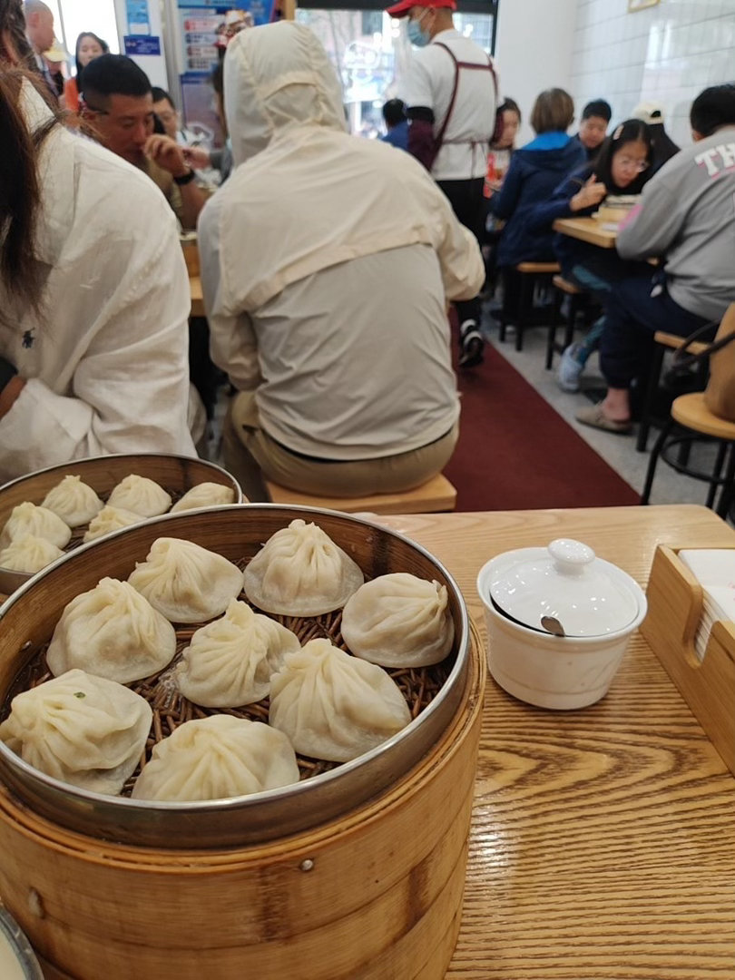 原来小时候天天打卡的自贡鲜锅兔，早就配得上必吃榜！20年老店靠老粉安利登上202