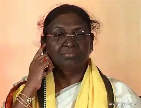 果然被我说中了

 印度今天突然宣布：1月25日，印度与欧盟宣布正式达成贸易协议