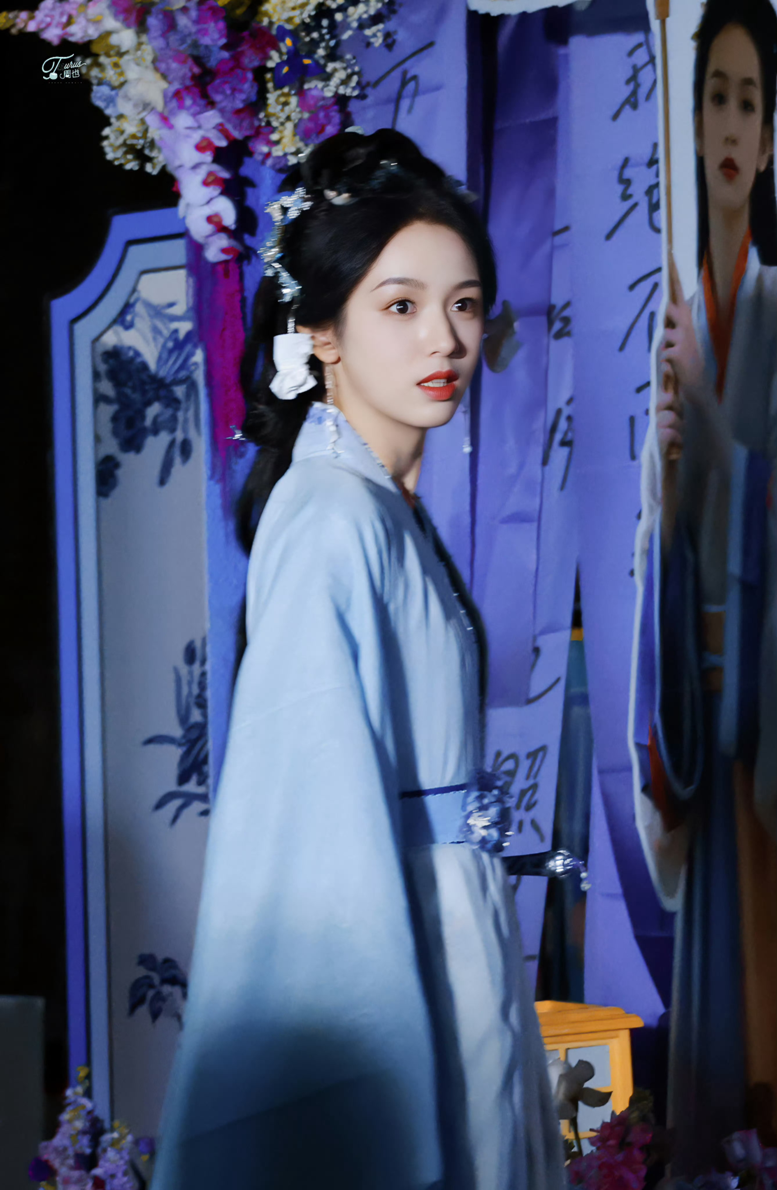 禾晏有件蓝衣脱了外套就好像一件新衣服！清新淡雅 好漂亮！！！[送花花][送花花]