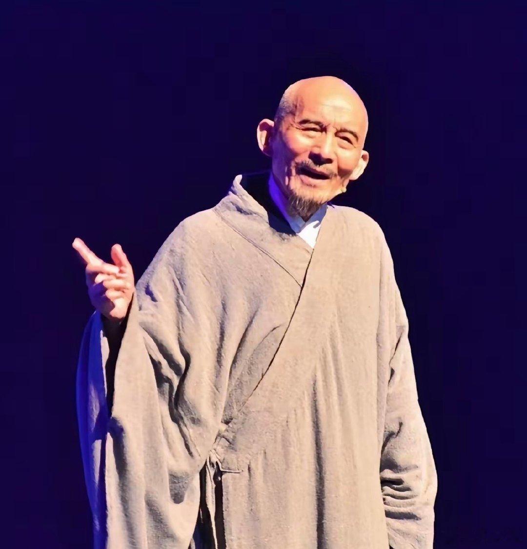弘一法师说：“再大的事，三年之后都是小事。再苦难的事，三年后也都风轻云淡。为何不