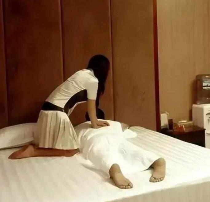 河南郑州，已婚男子与足浴店女技师交往期间，给了女技师不少钱花。后来男子生意失败，