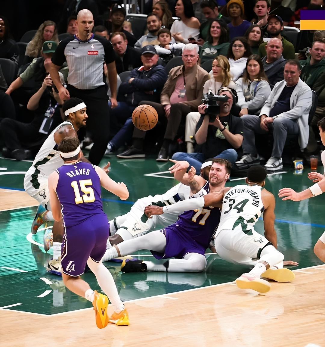 难得！湖人没有八村和斯玛特还能背靠背大胜雄鹿

湖人昨天刚收拾完鹈鹕，今天就马不