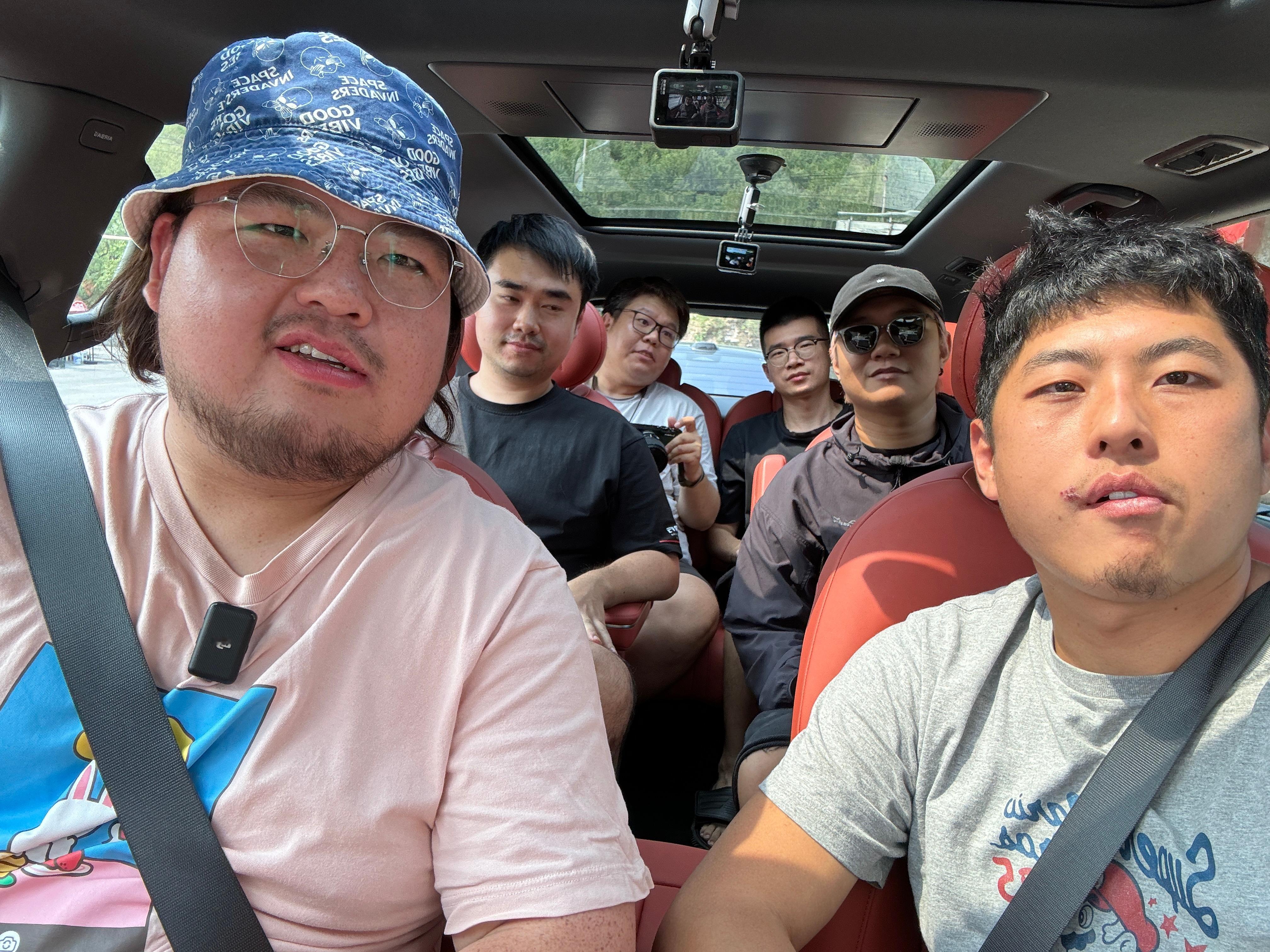 几个朋友问我，本来我都是雷总钦点的MI BOY了，踏踏实实等V8S，踏踏实实等纽