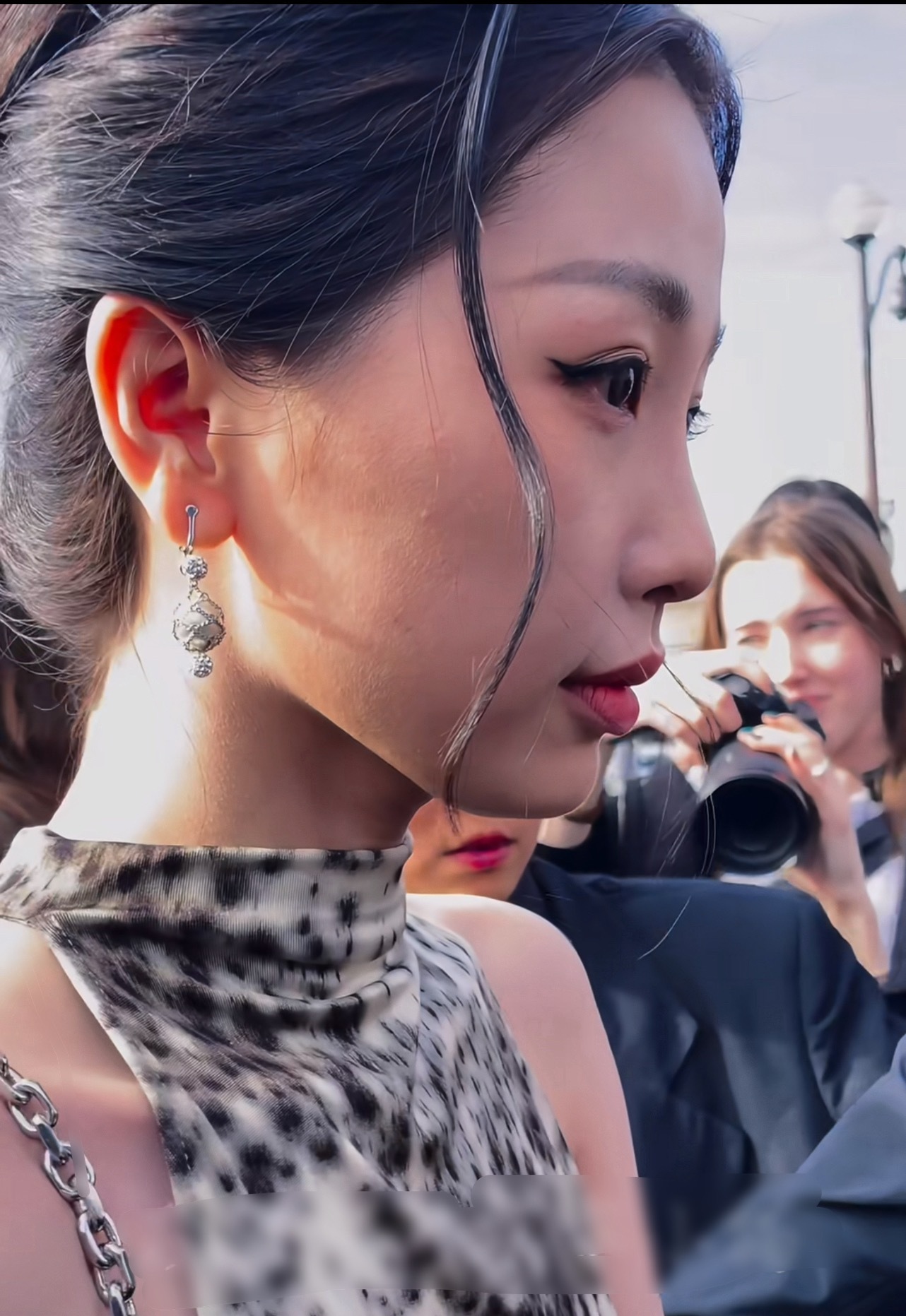 铁刘海和黑口罩永远是窝鱼最亲密的战友