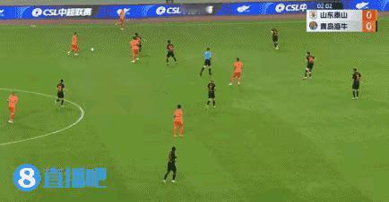 德尔加多的踢球方式说好听点就是飘逸、洒脱，说难听就是懒散、能力差，他就是中国男足