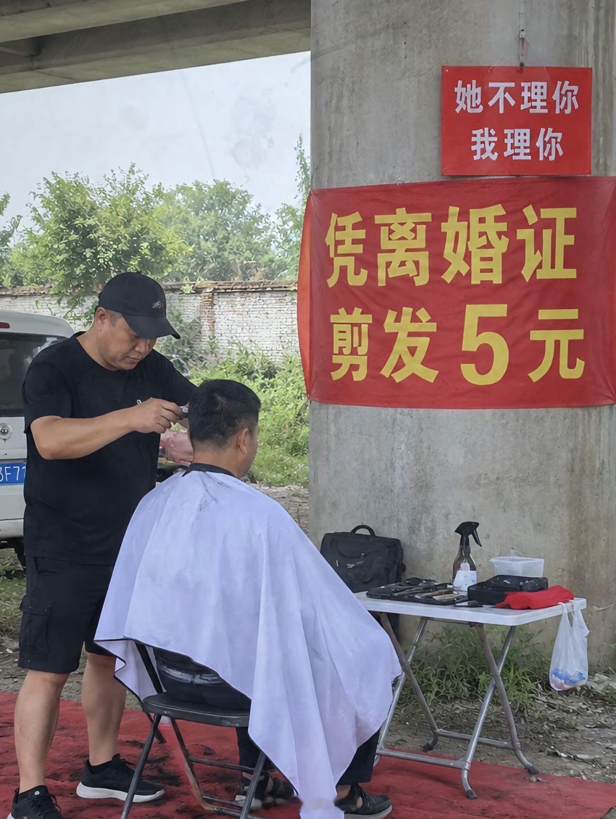 她不理你，我理你[笑cry] ​​​