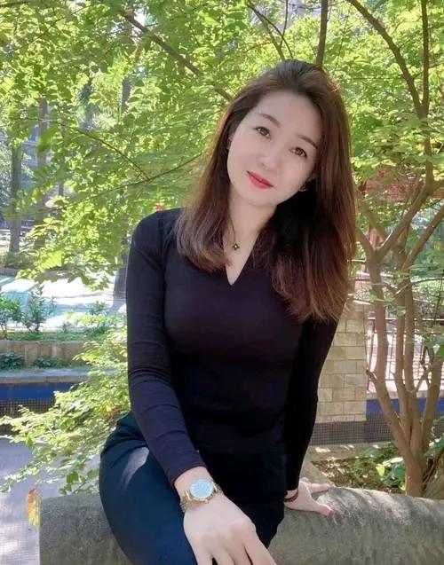 我和我老公结婚十年吧，他出轨了，出轨1年多了
你老公也是头婚呢结婚了十年没要孩子