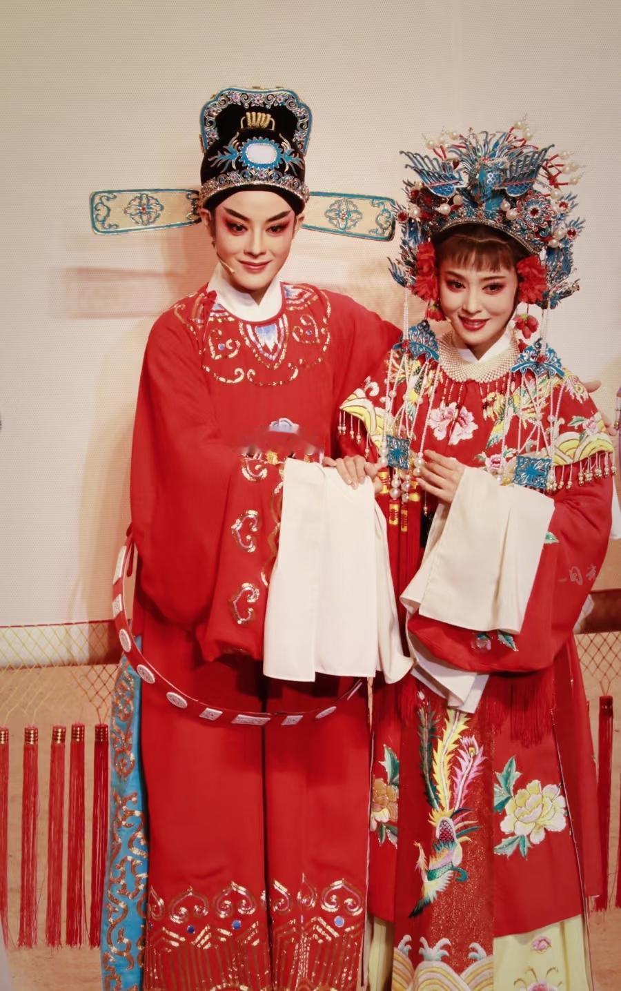 阿育娅陈丽君，燕子娘李云霄。《镖人》真的是部好戏，让我们对越剧不熟悉的人瞬间认识