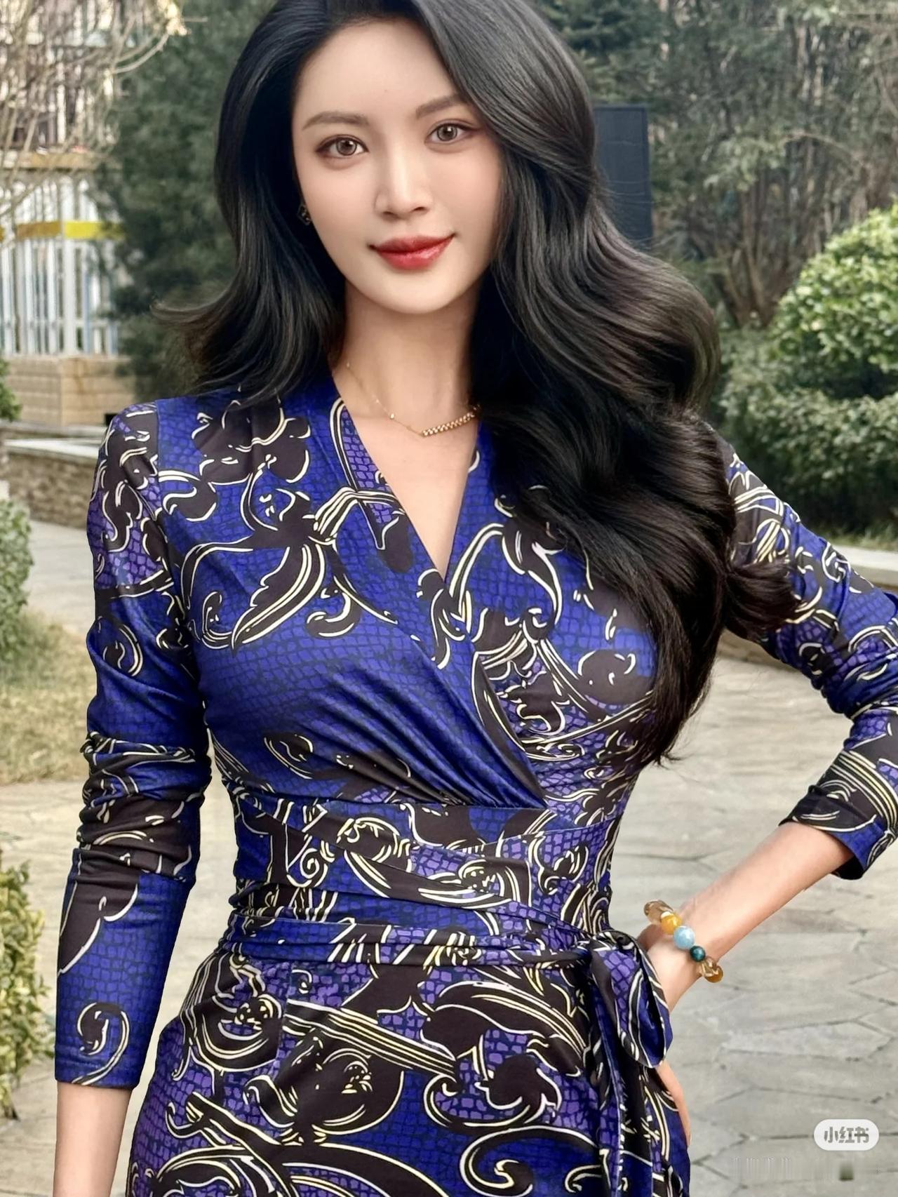 怎样穿搭知性又显身材?美女旗袍穿搭写真