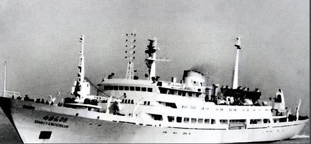 1993年，中国科考船遭韩国货轮暴力撞击，拦腰折断沉入大海，船内的107名科考人