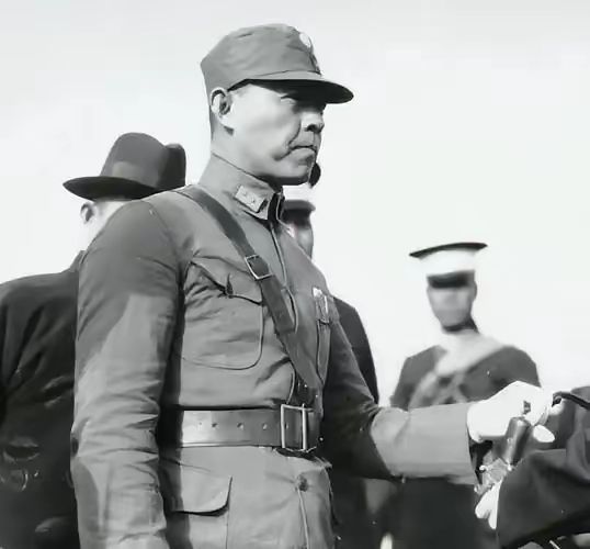 有人说他绝情，可乱世之中，军队祸害百姓与鬼子何异？张自忠用一次“忍痛执法”，换来