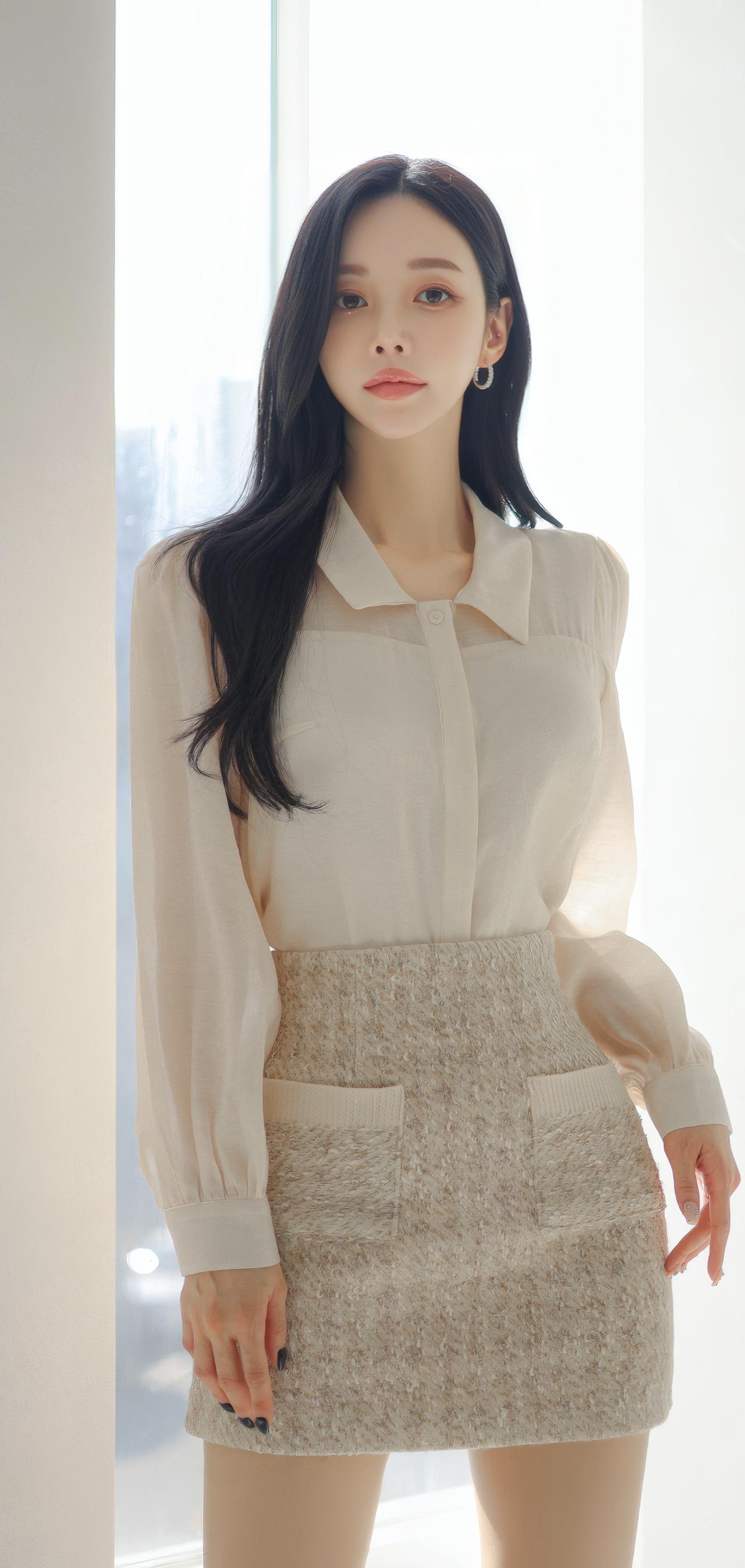 优雅白衬衫+毛呢短裙，气质满分！