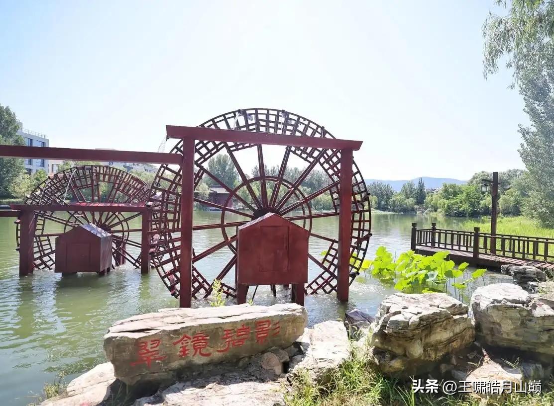 端午节的来历
  端午节是为了纪念屈原，屈原在战神白起攻打楚国都城郢都之后，他看