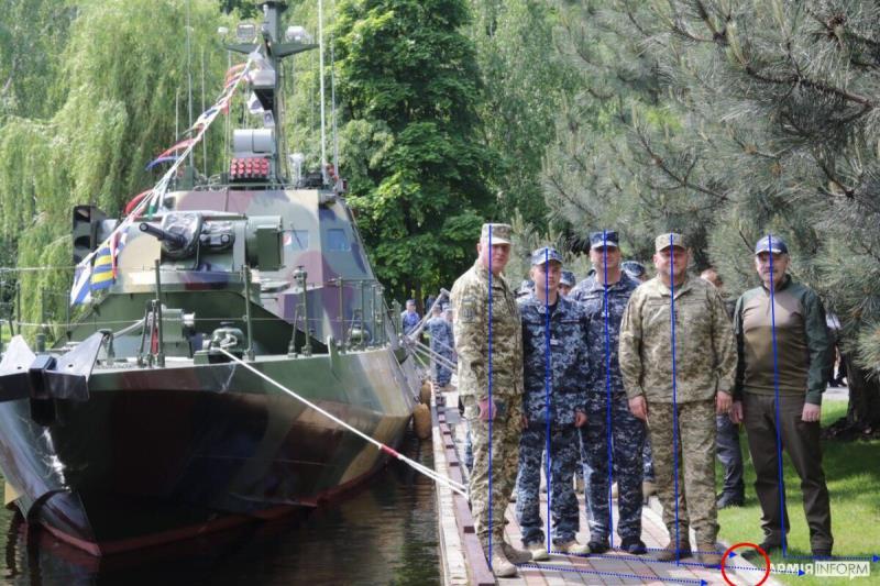 #俄乌局势新进展# [笑cry]是P图的时候没P影子，还是扎总已经成仙了？ ​​