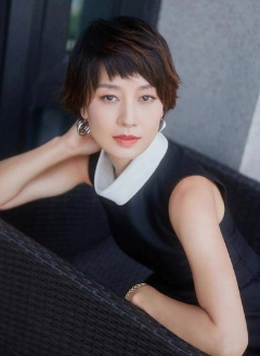 向太直播爆大料：马伊琍低调再婚，当年原谅文章却终离婚。向太自称“马伊琍姑姑”，透