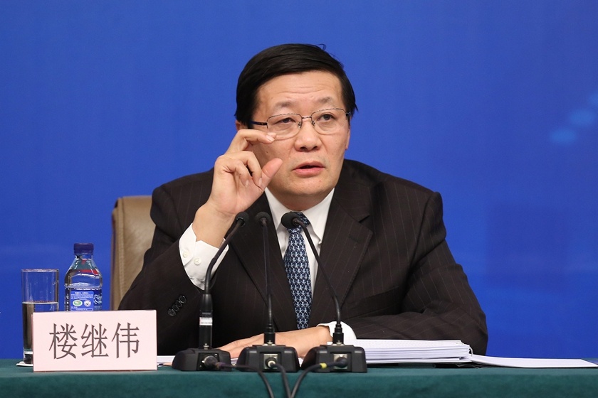 【专访楼继伟：不应通过债务置换解决地方债风险 建议增加1.5-2万亿元财政赤字】
