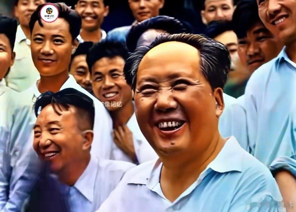 想不到，老人家的坟当年竟然这么低调，和普通百姓的没有两样。 ​​​