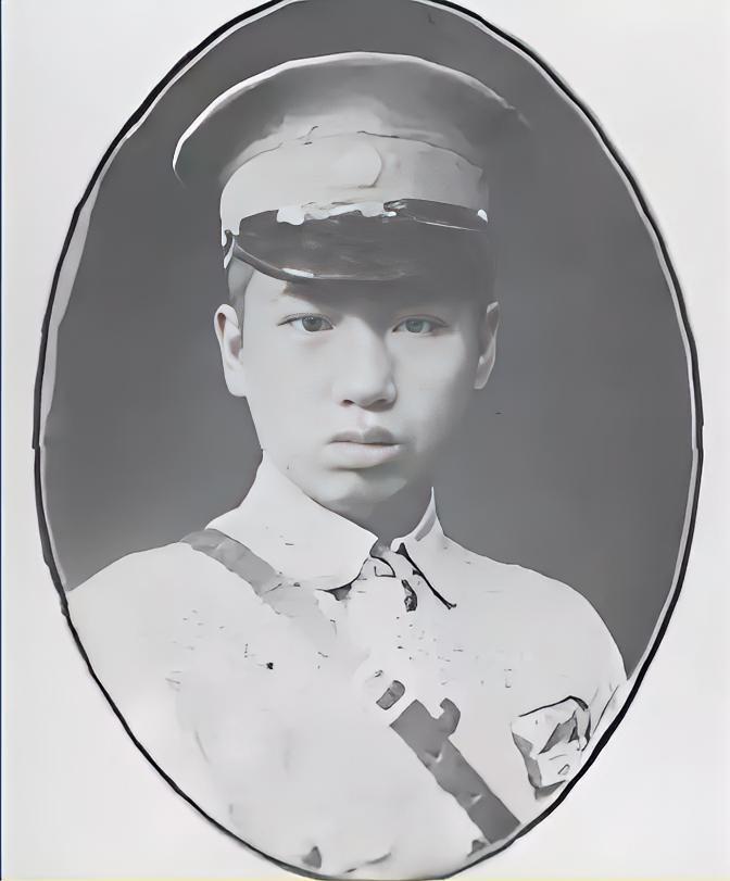 淮海战场，重建的74军副军长兼师长，带头冲锋违抗军令，称“血战到底，绝不后撤！”