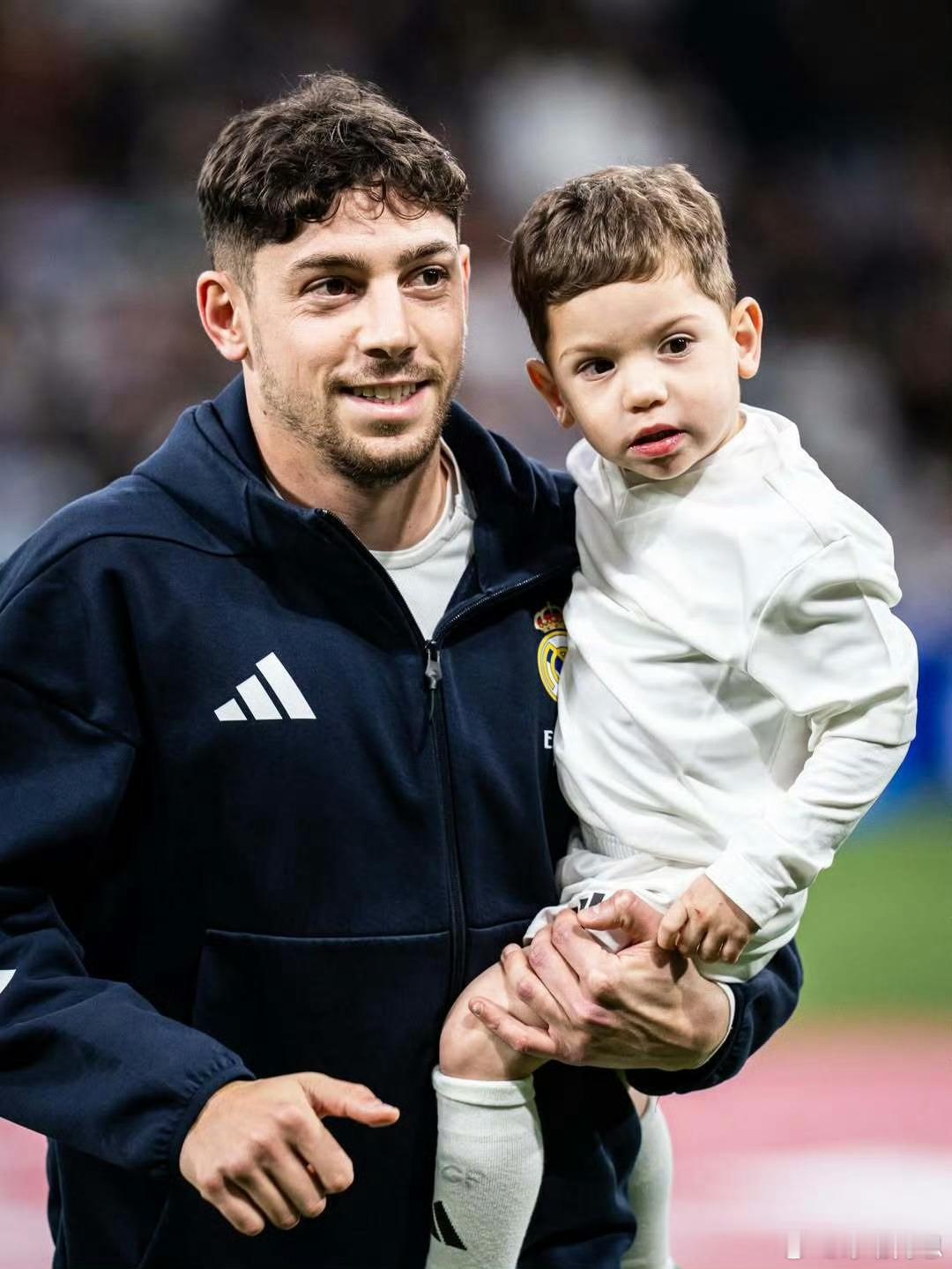 巴尔韦德：“能和我的孩子们一起踏上球场让我热泪盈眶，让他们看到爸爸在哪里，我们在