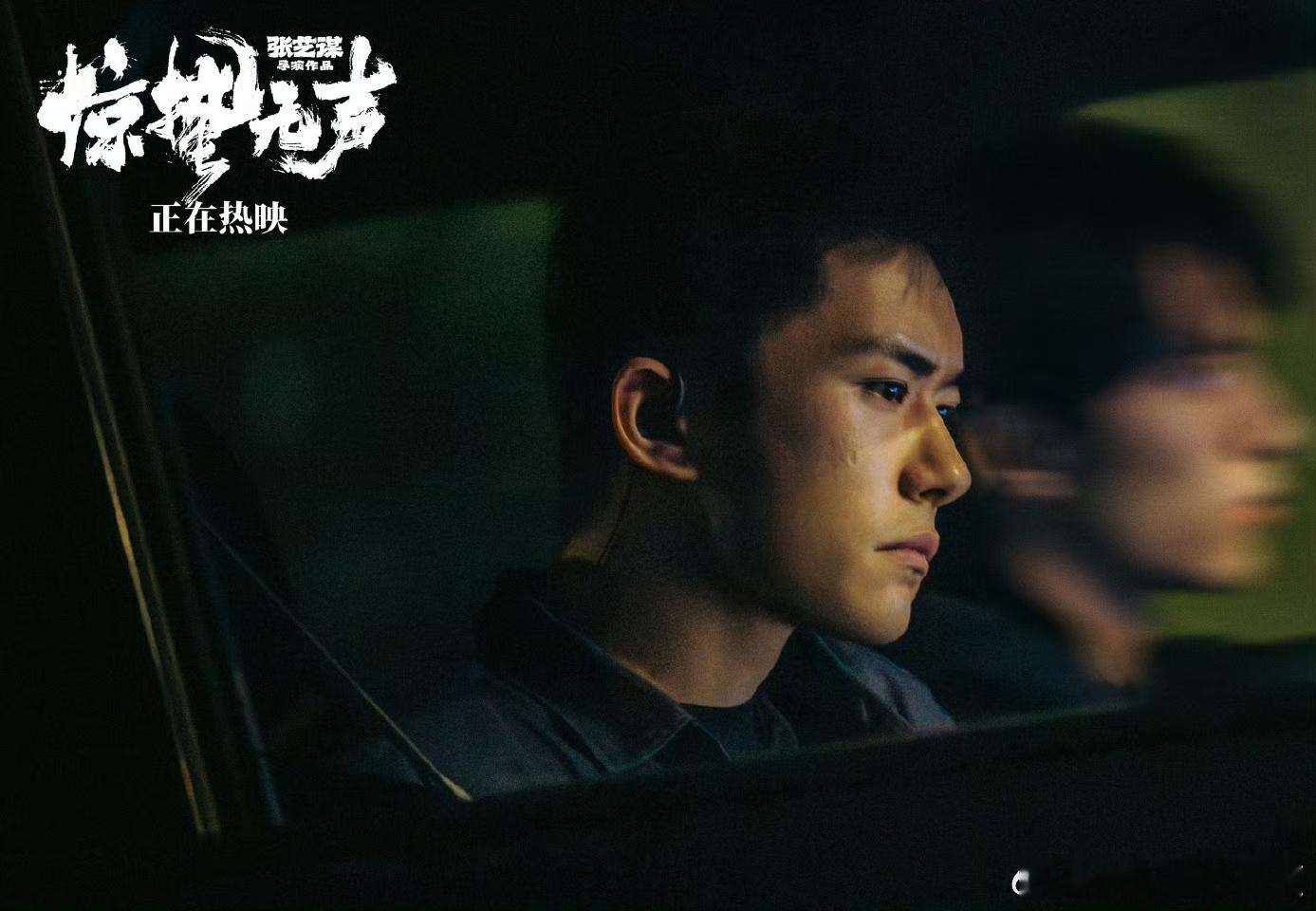 小孩哥认证易烊千玺严迪孤勇者被这个路演互动暖哭！小孩哥给易烊千玺唱孤勇者，唱出了