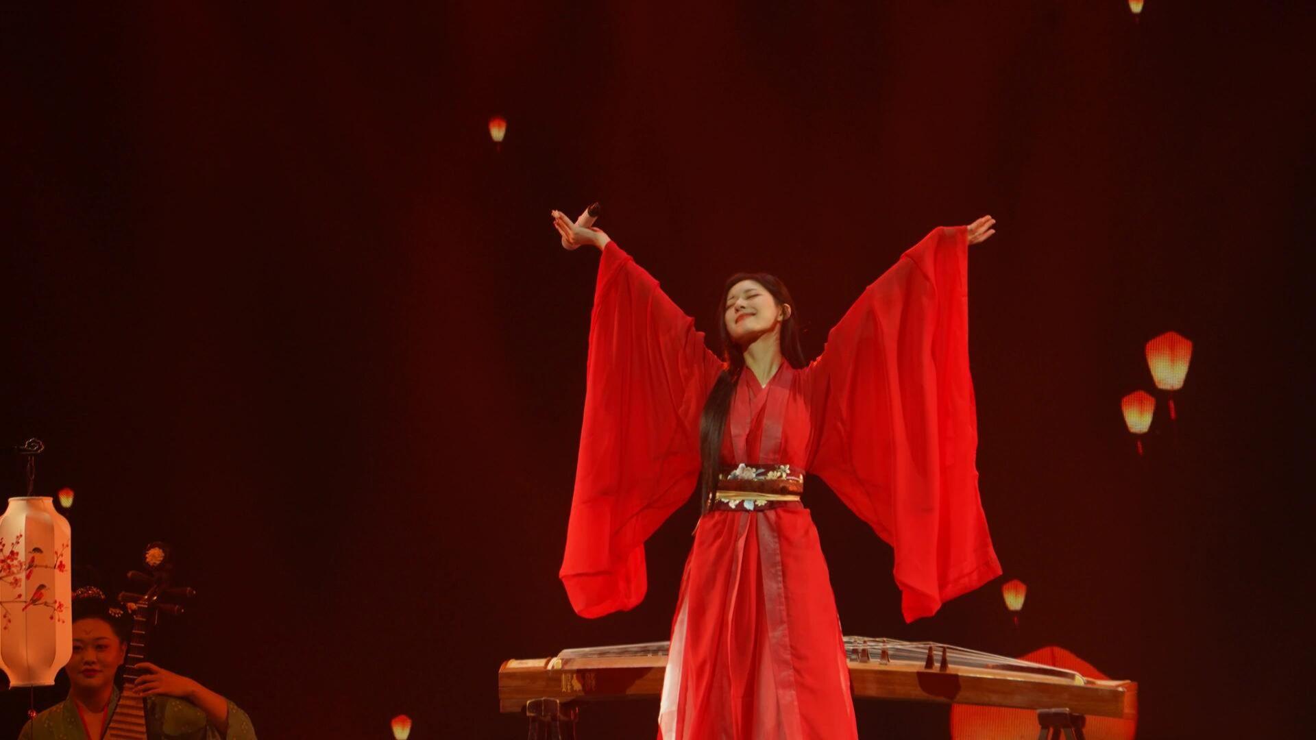 看到有很多人都爱你我很幸福 再幸福一点好不好