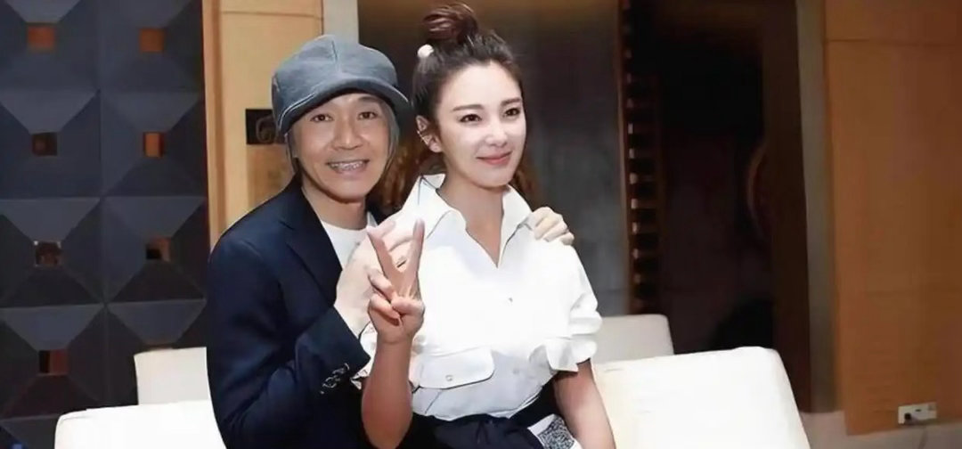 周星驰对所有人都有回应，唯独对黄圣依保持沉默，这份沉默胜过回怼让圈内人学会留有退