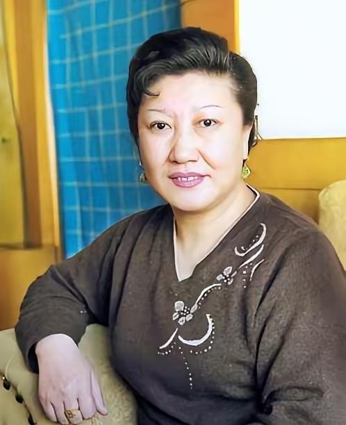 2005年，高秀敏突发疾病去世，留下了长春、北京、珠海的七套房子和巨额的存款。长