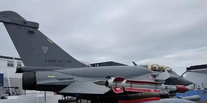 法国航空工业正站在一个尴尬的十字路口。

六代机项目黄了，财政赤字飙到6%，自己