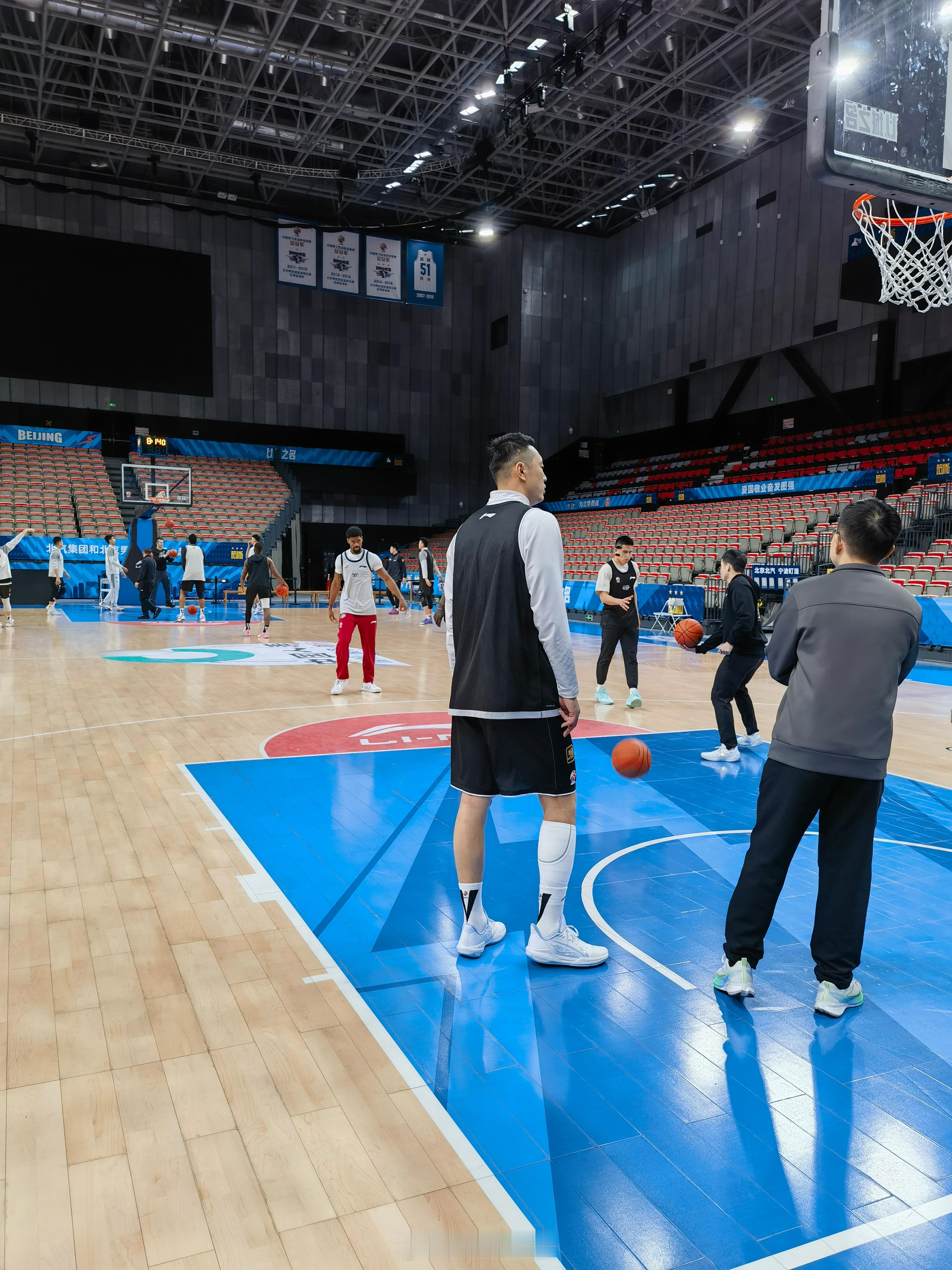 北京男篮vs浙江男篮。。。我川也拉伤了