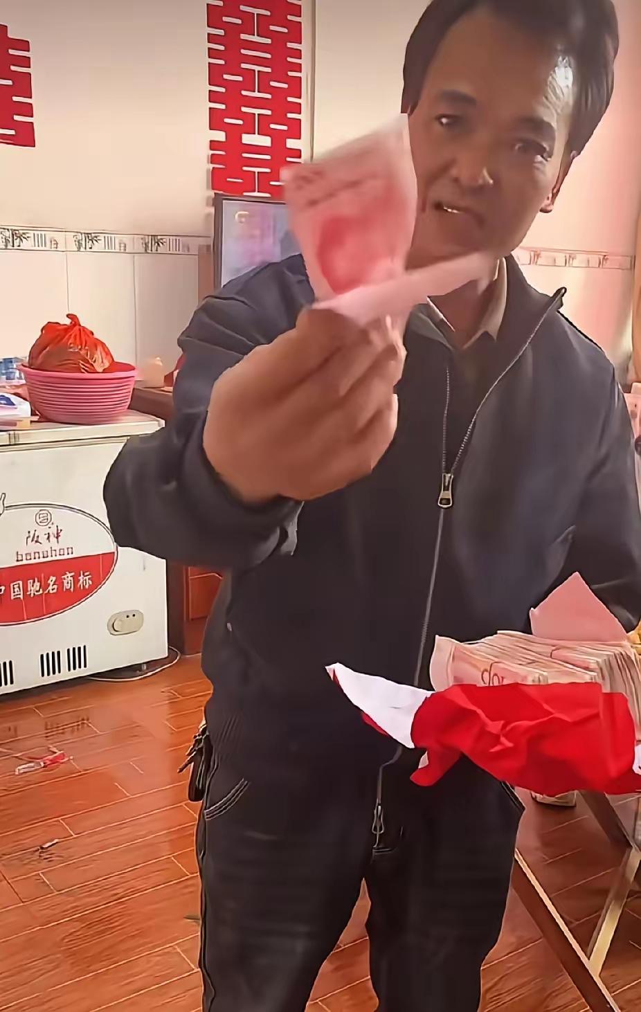 广西农家嫁女儿，父亲当场做了个决定，在场的人全看哭了！在自家那个收拾得干干净净的