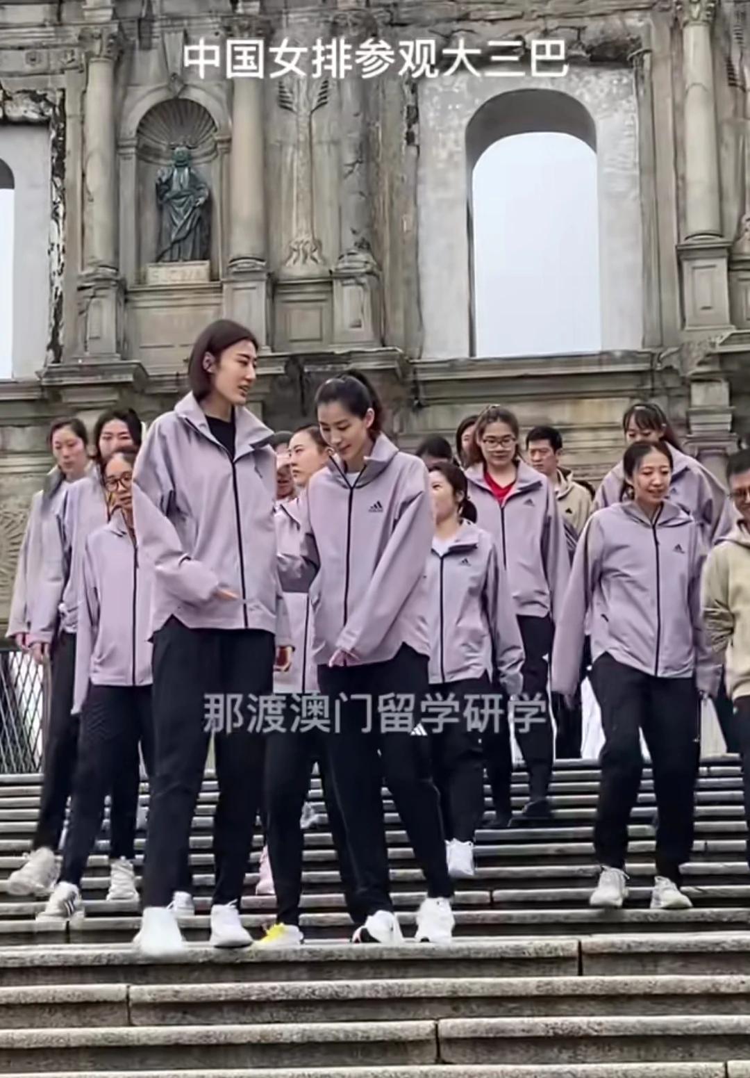 中国女排再聚澳门大三巴，
那个曾背着中国女排前进的朱婷，
她来了，
问问日本，荷