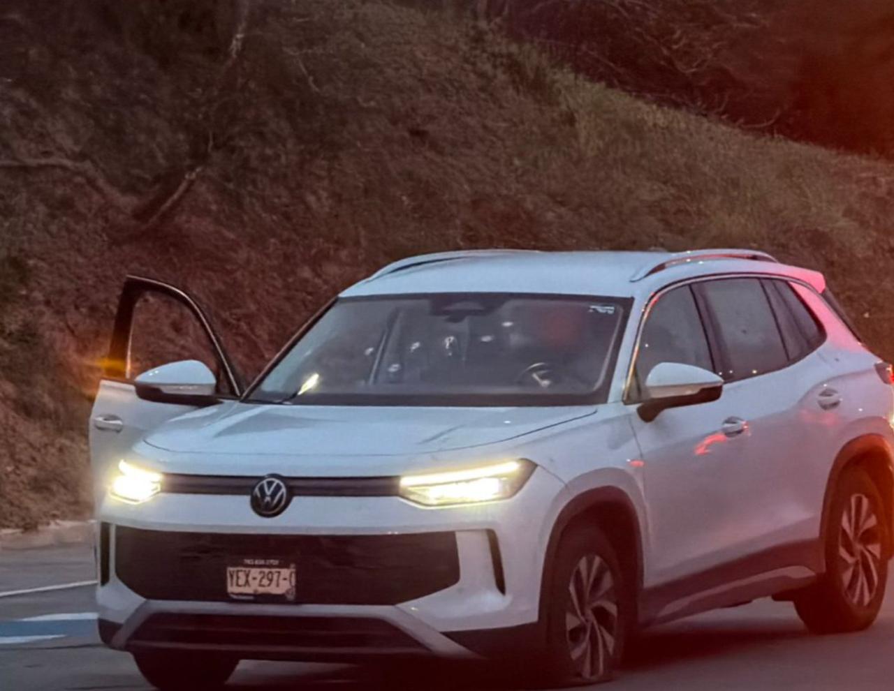 4月20日星期一，在蒂瓦特兰收费站，韦拉克鲁斯州警察向贝尔塔·布尔西亚加·莫拉医