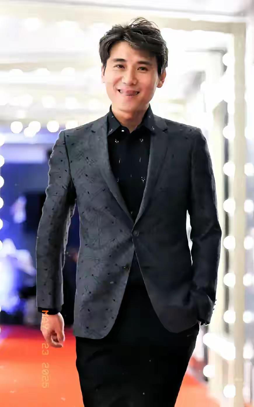 李乃文毕业一年后一直处于失业状态，整年没有收入，生活上已经非常拮据，甚至有过放弃