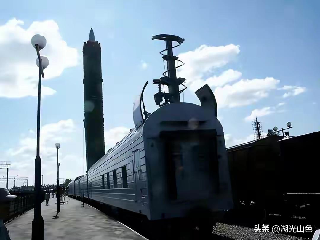 俄乌两国的实力、潜力，根本就不在一个层级上。尽管有欧洲支持、援助，乌克兰与俄罗斯