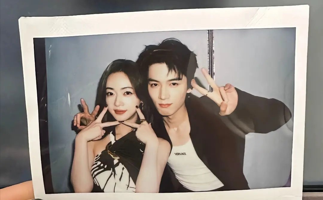 两个人的照片三个人的心跳 ​​​