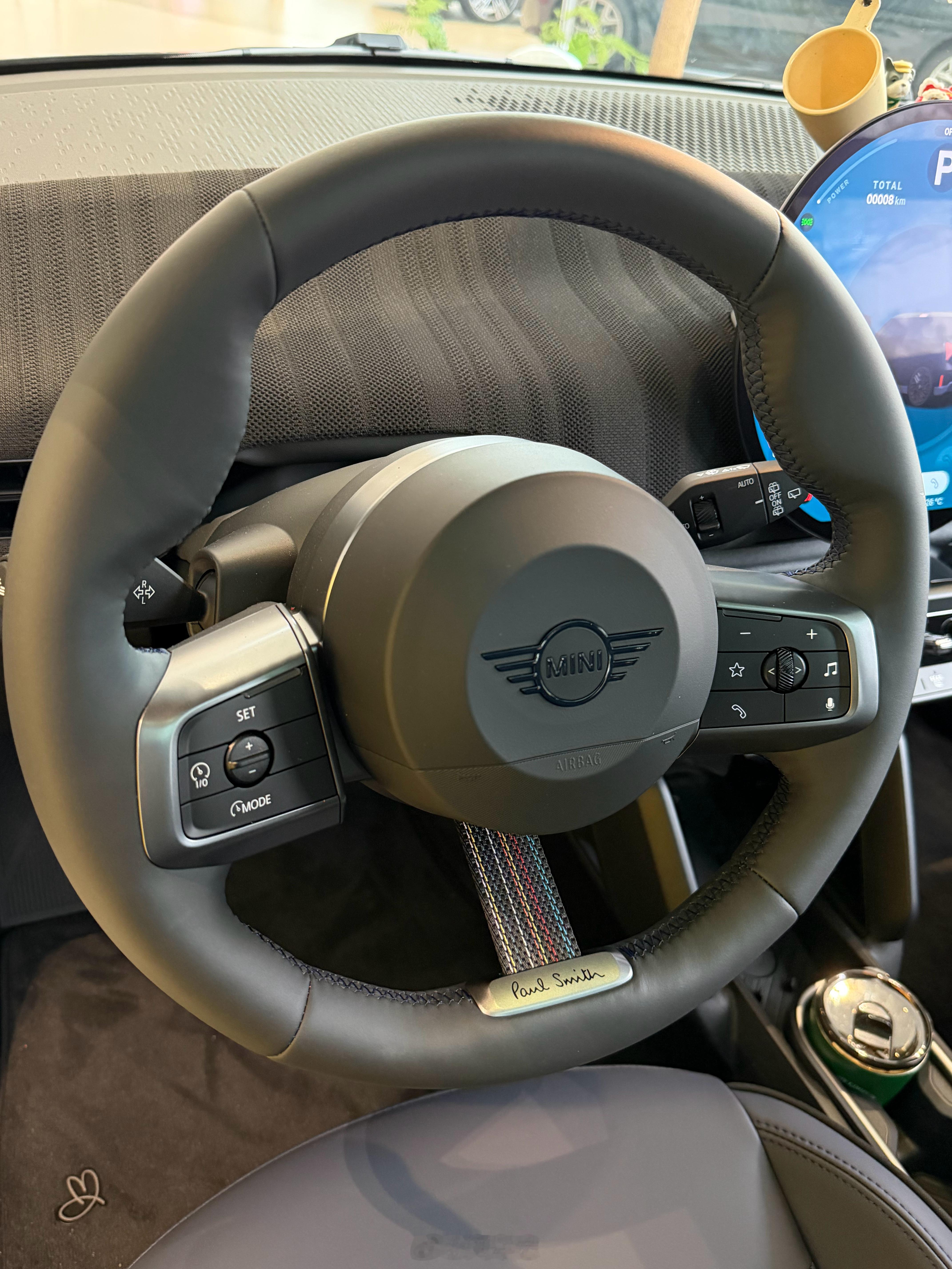 MINI设计师联名Paul Smith～从外到内各种细节，且融合得非常好，一点都