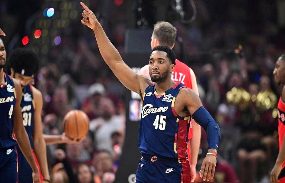 猛龙队这球输得太“冤”了！全队整场失误18次，直接送温暖。
 

赛前教练组那叫