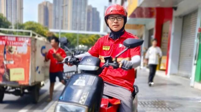 我现在越来越佩服东哥，就一条，这么多企业家里面，给所有员工交全额社保的只有东哥这