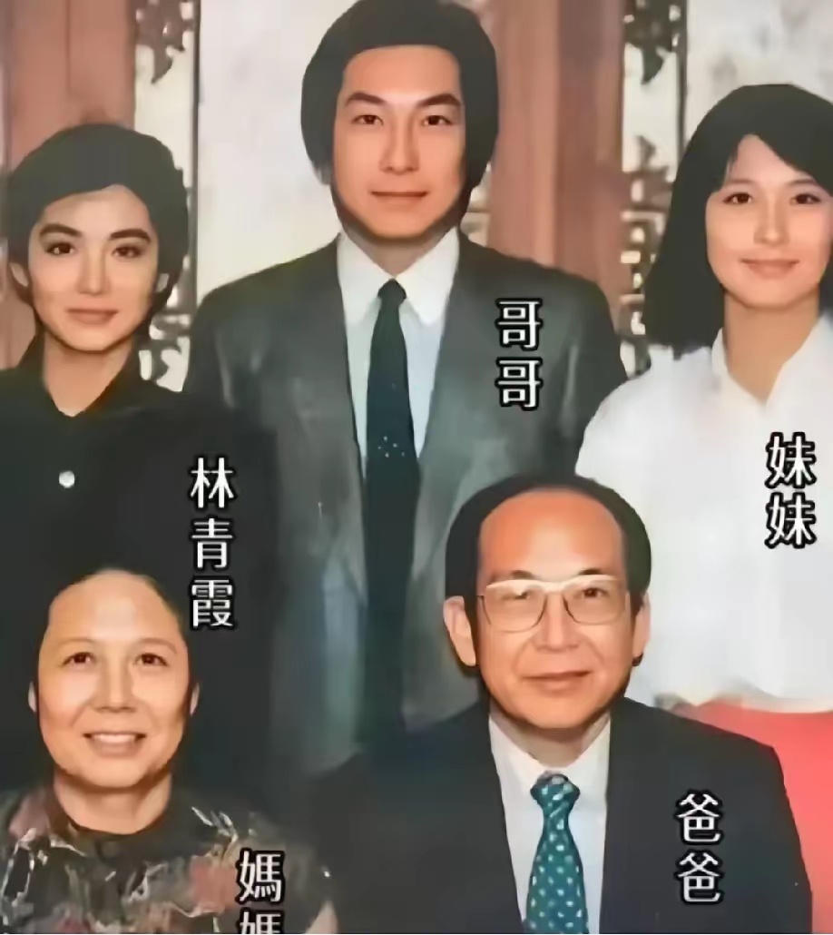 林青霞父母合照一出，就知道姐中了基因彩。她可真有意思，不是混血儿却有特殊的混血感