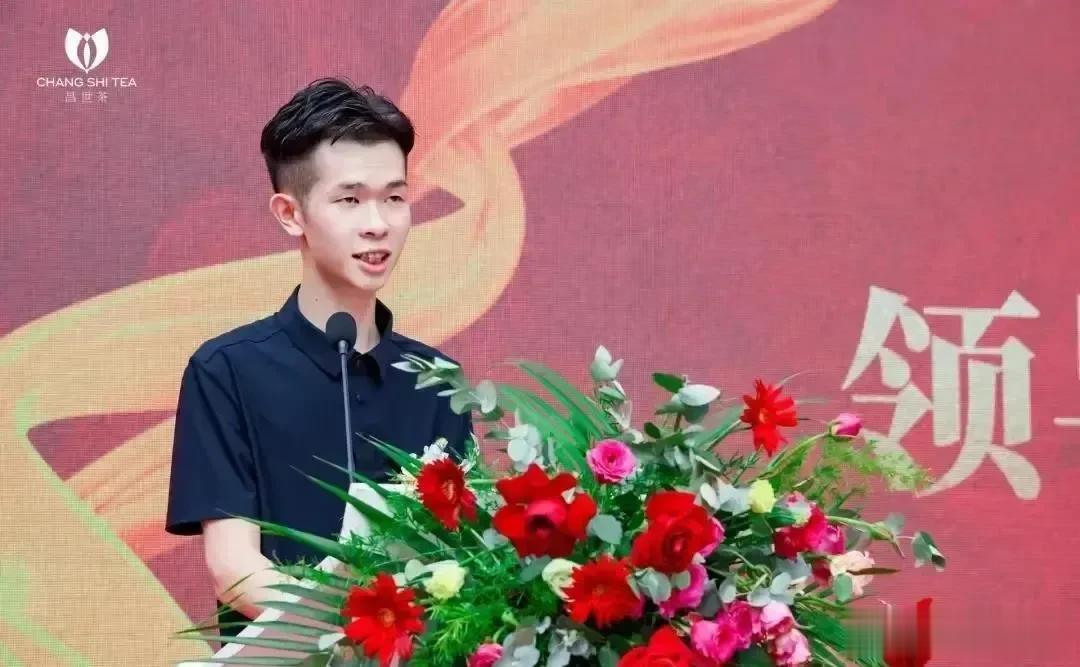 #2023年度创作挑战# 这几天被这位00后的潮汕人刷屏了，他叫陈世鸿，是广州昌