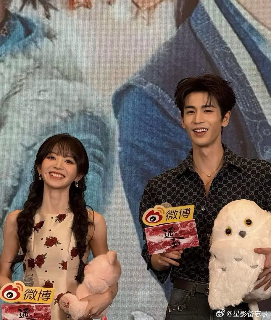 刷到了现场人拍的小帅小美 