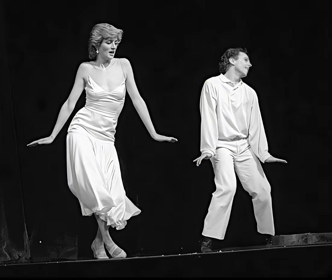 其实查尔斯，一直不懂戴安娜！
她爱时尚、她爱舞台！
但她的王子，一直不懂她！
认