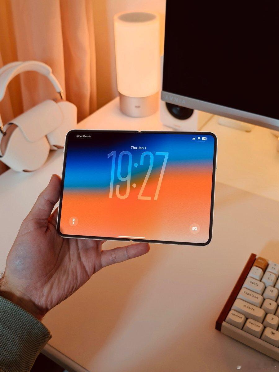 iPhoneFold上手 如果iPhoneFold长这样，那真是有些平平无奇，感