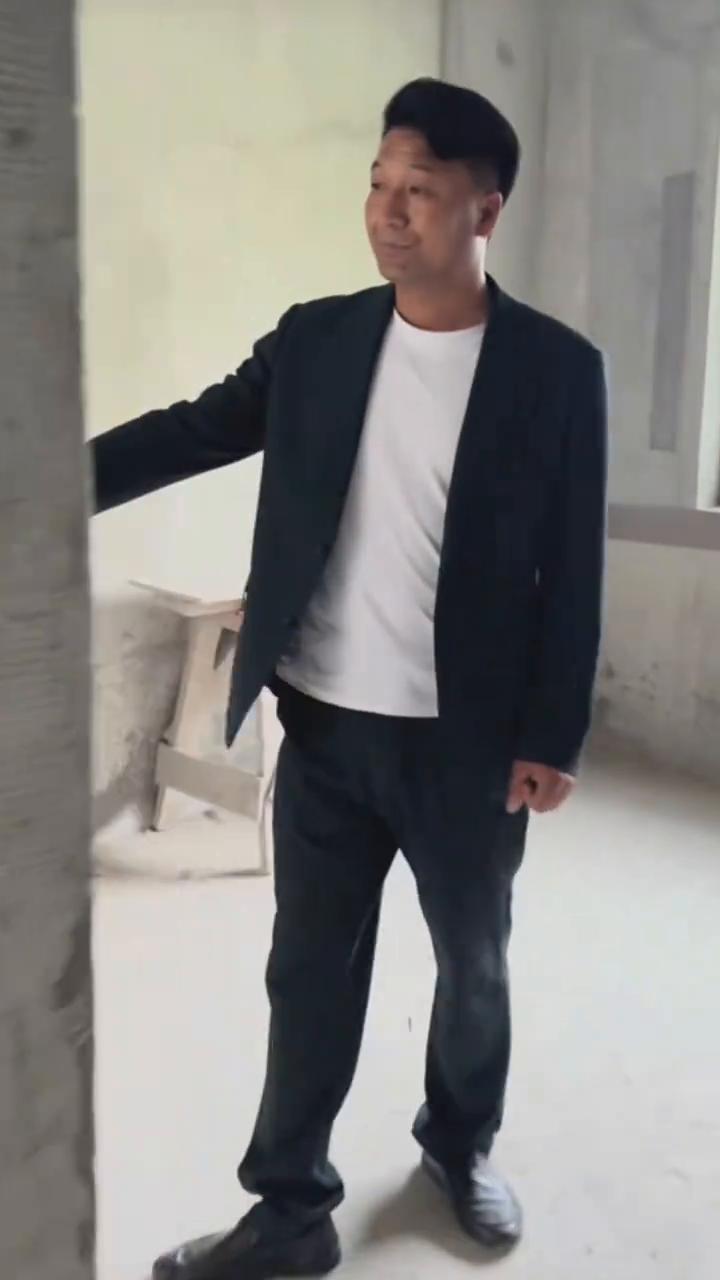 哭过也笑过，曾经付出过，恨过也爱过。