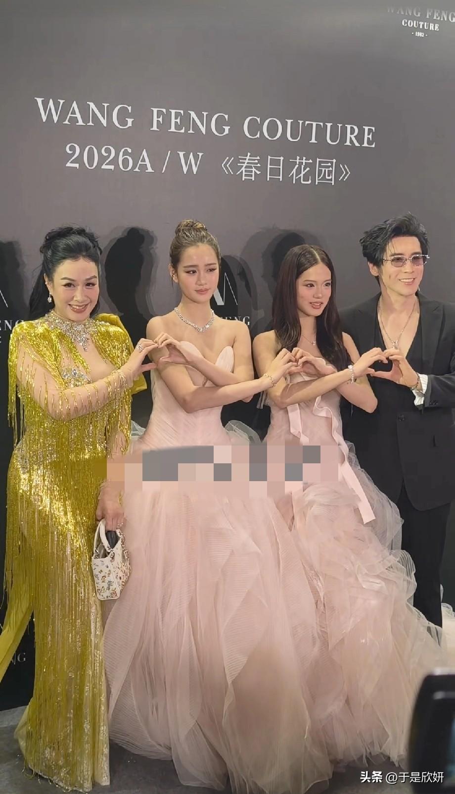 张伦硕才是人生赢家！一家四口同框走秀，钟丽缇携俩女儿美成风景线✨
 
上海时装周