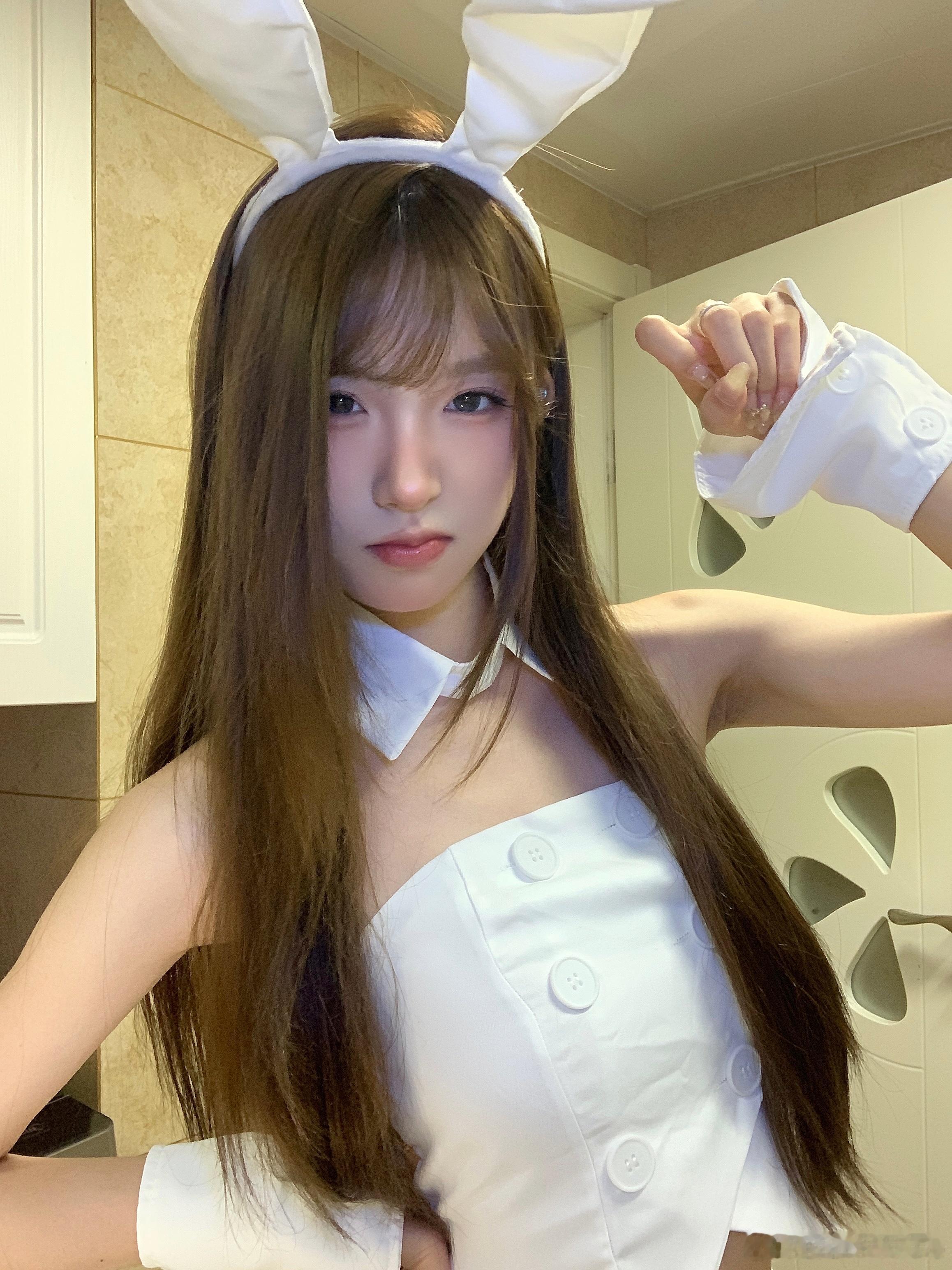 如果有特别黏你的兔兔那一定是我变的՞⸝⸝'ᜊ'⸝⸝՞ ​​​
