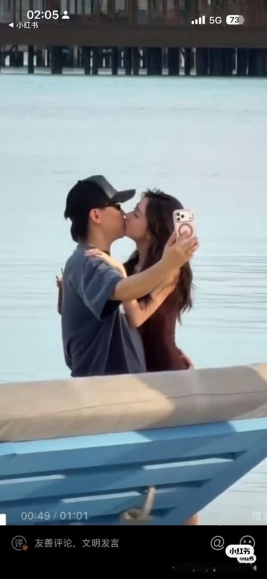 毫无交际的两个人怎么突然亲上了，到底发生了什么不得不说胡彦斌眼光真好 